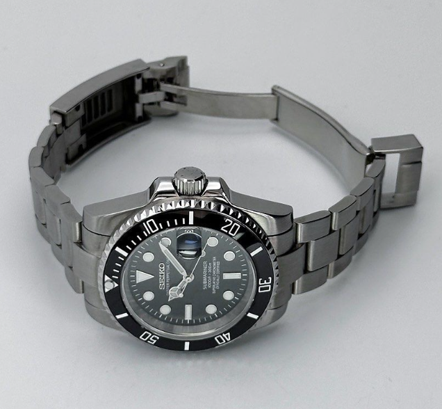SEIKO SUBMARINER